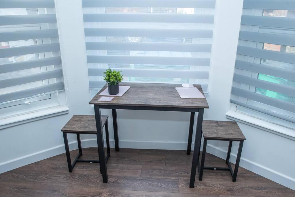 Aylesbury Apartment 1 With Free Parking Экстерьер фото