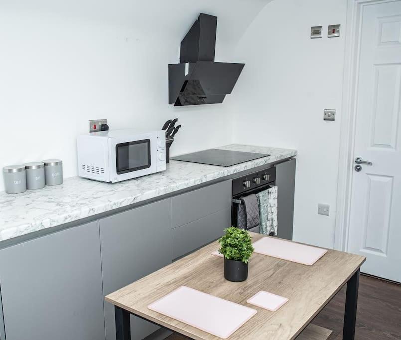Aylesbury Apartment 1 With Free Parking Экстерьер фото